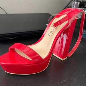 NIB MackinJ Platform Heels 11/42